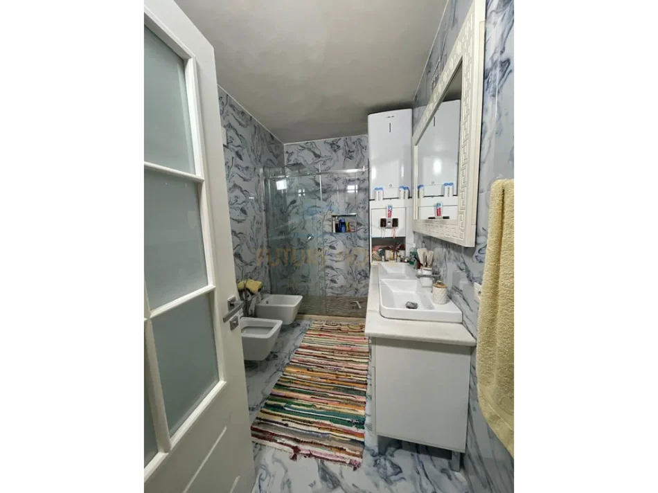 Tirane, shitet shtepi 3+1+Ballkon Kati 0, 102 m² 220.000 € (Porcelan)