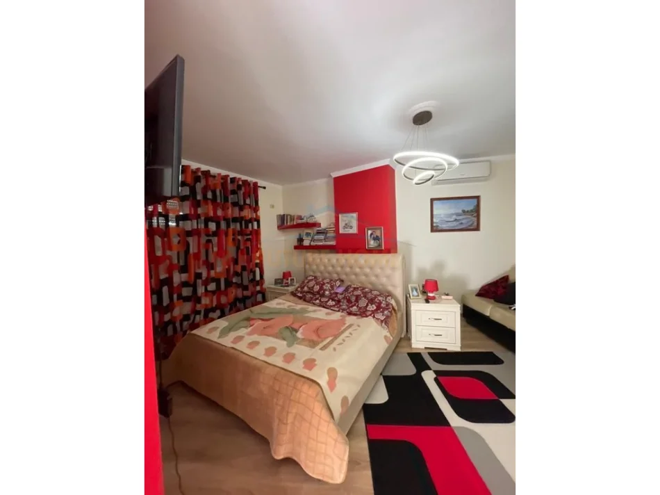 Tirane, shitet shtepi 3+1+Ballkon Kati 0, 102 m² 220.000 € (Porcelan)