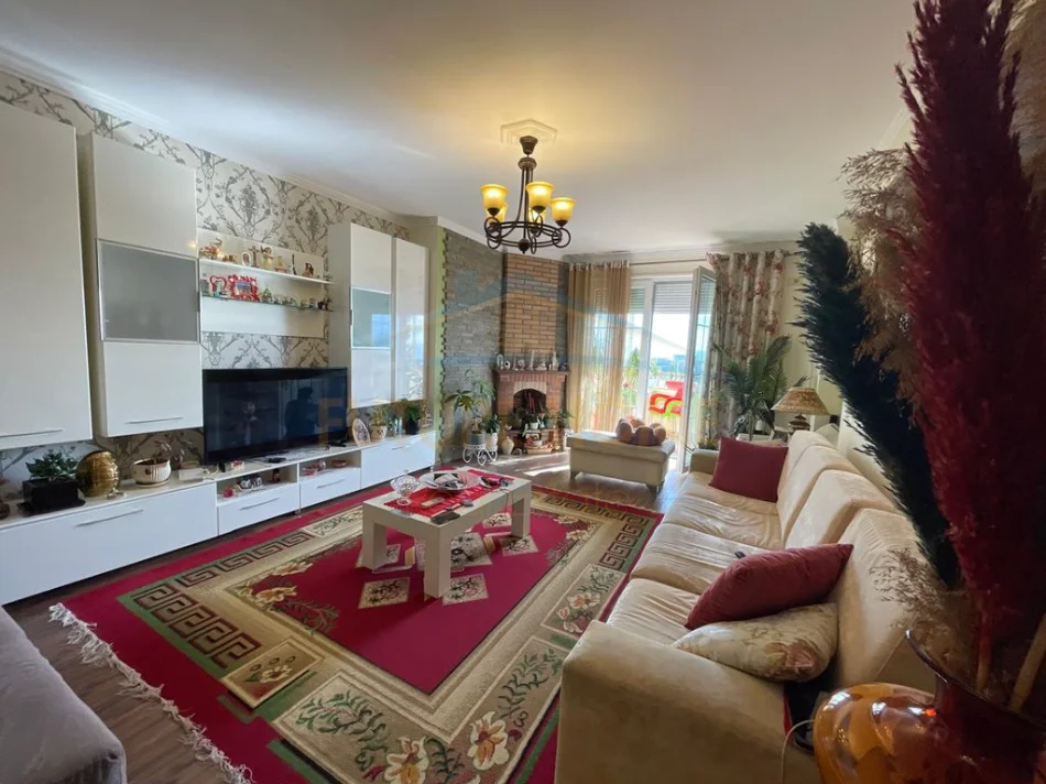 Tirane, shitet shtepi 3+1+Ballkon Kati 0, 102 m² 220.000 € (Porcelan)