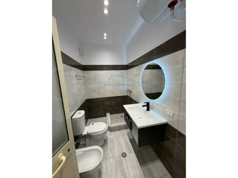Tirane, shitet apartament 1+1 Kati 4, 61 m² 120.000 € (Unaza e Re.)