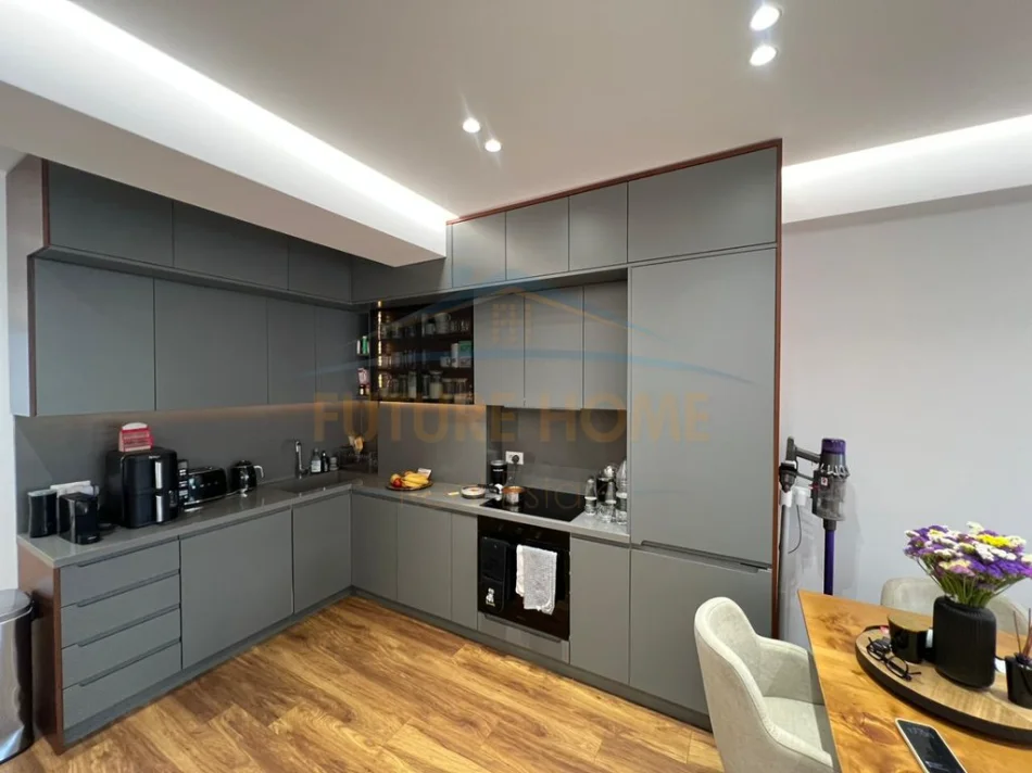 Tirane, jepet me qera apartament 2+1+Ballkon Kati 4, 128 m² 1.200 € (Komuna e Parisit)