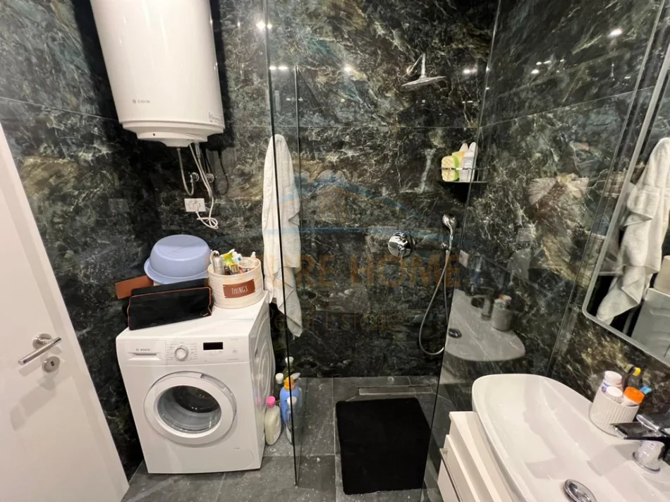 Tirane, jepet me qera apartament 2+1+Ballkon Kati 4, 128 m² 1.200 € (Komuna e Parisit)