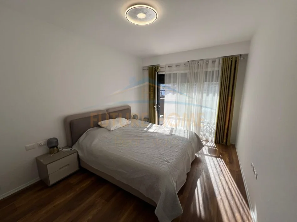 Tirane, jepet me qera apartament 2+1+Ballkon Kati 4, 128 m² 1.200 € (Komuna e Parisit)