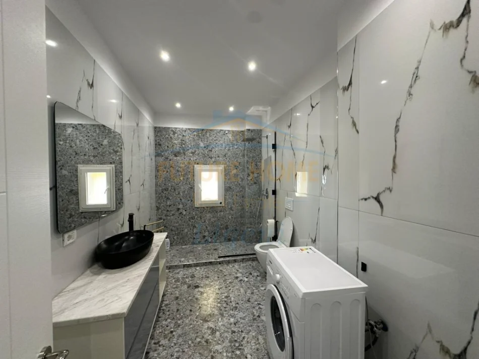 Tirane, shitet apartament 3+1+Ballkon Kati 1, (FARKE)