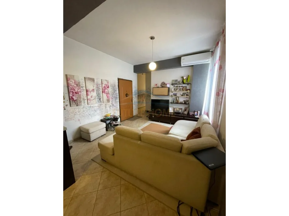 Tirane, shitet apartament 2+1 Kati 6, 95 m² 195.000 € (RRUGA E KAVAJES)