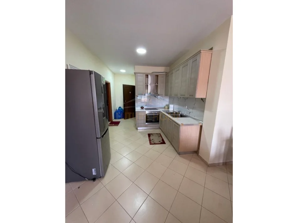 Tirane, jepet me qera apartament 2+1 Kati 6, 90 m² 650 € (Rruga e Dibrës)