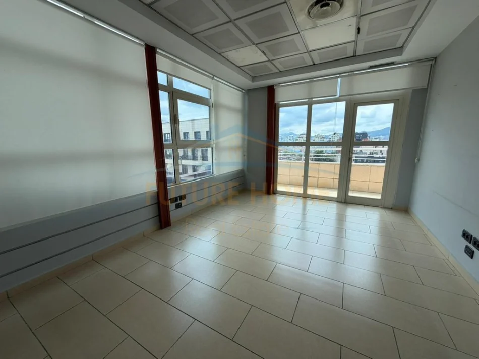 Tirane, jepet me qera Ambjent Zyrash , 450 m² 6.000 € (Rruga e Kavajes)