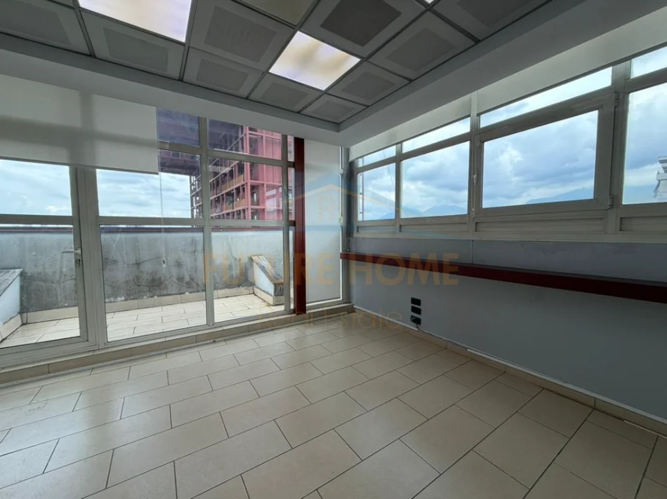 Tirane, jepet me qera ambjent biznesi Kati 9, 450 m² 4.500 € (RRUGA E BARRIKADAVE)
