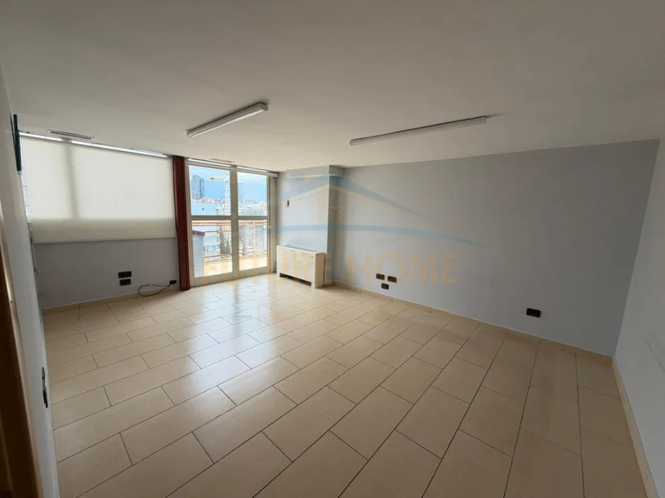 Tirane, jepet me qera zyre , 450 m² 6.000 € (Rruga e Kavajes)