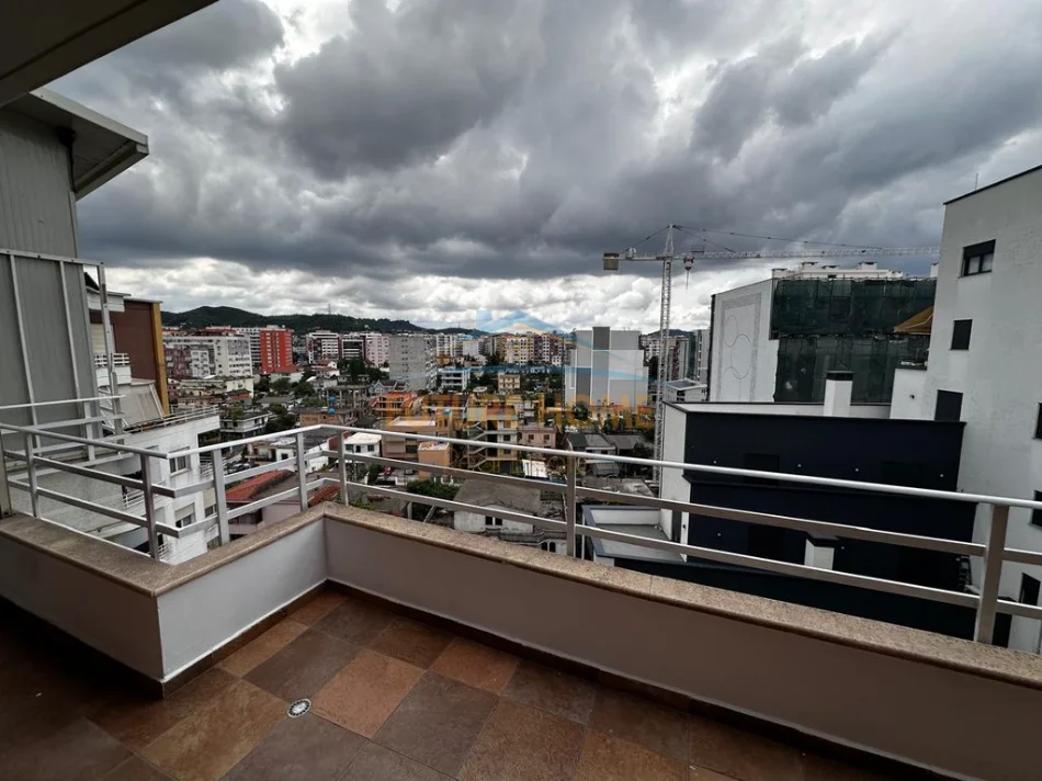 Tirane, shitet apartament 2+1+Ballkon Kati 8, 81 m² 145.000 € (Astir)