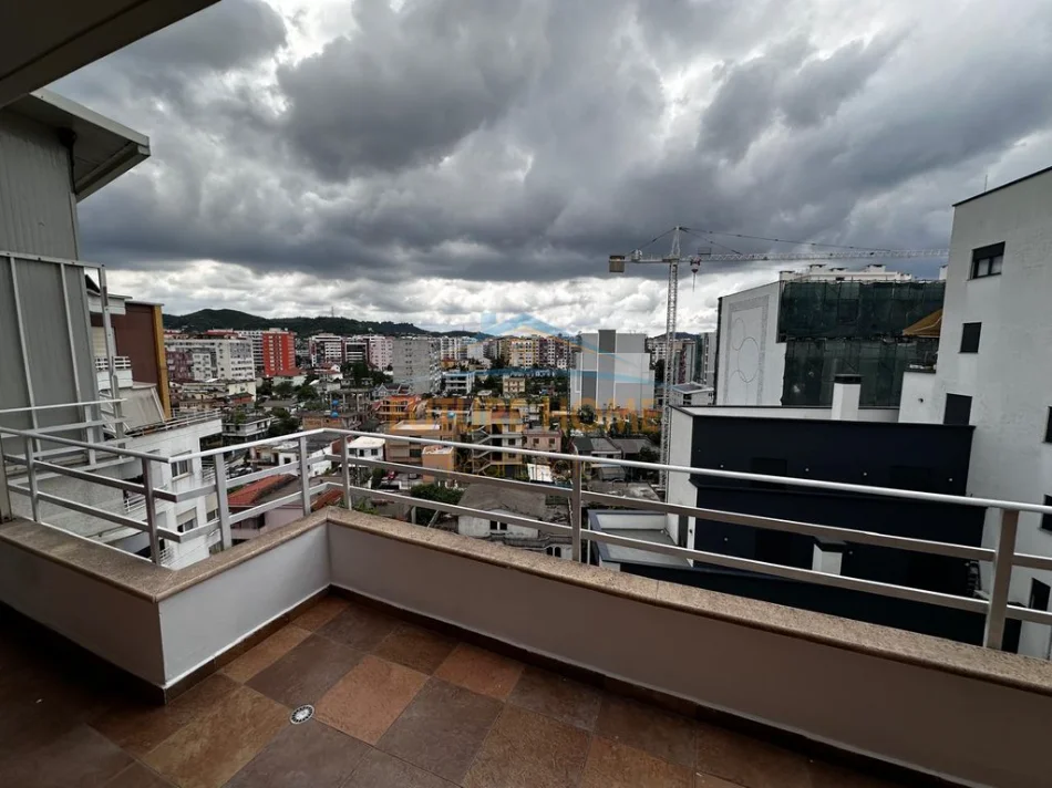 Tirane, shitet 2+1 Kati 8, 81 m² 155.000 € (UNAZA E RE)