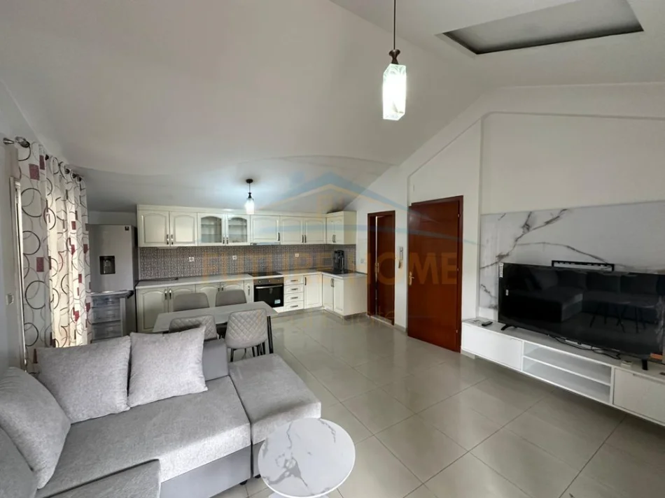 Tirane, jepet me qera apartament 2+1+Ballkon Kati 2, 90 m² 600 € (Kodra e Diellit , Tiranë)