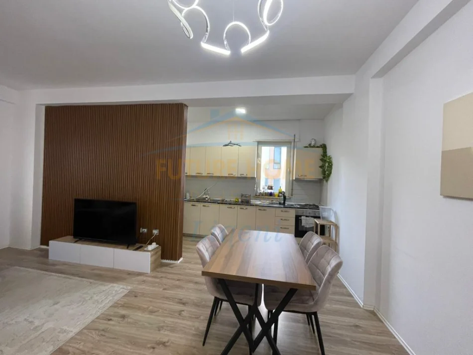 Tirane, jepet me qera apartament 1+1 Kati 4, 72 m² 650 € (Liqeni I Thatë)