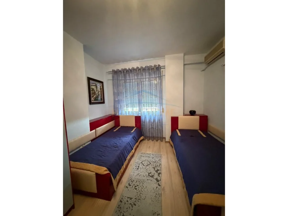 Tirane, shitet apartament 2+1 Kati 4, 105 m² 325.000 € (RRUGA E BARRIKADAVE)