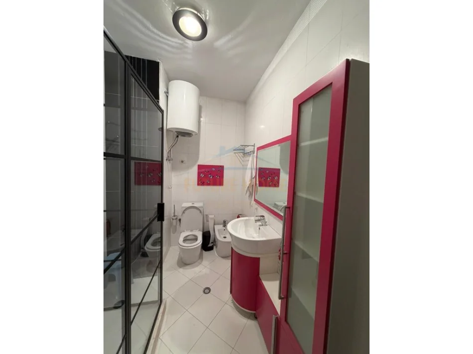 Tirane, shitet apartament 2+1+Ballkon Kati 4, 105 m² 325.000 € (BARRIKADA)