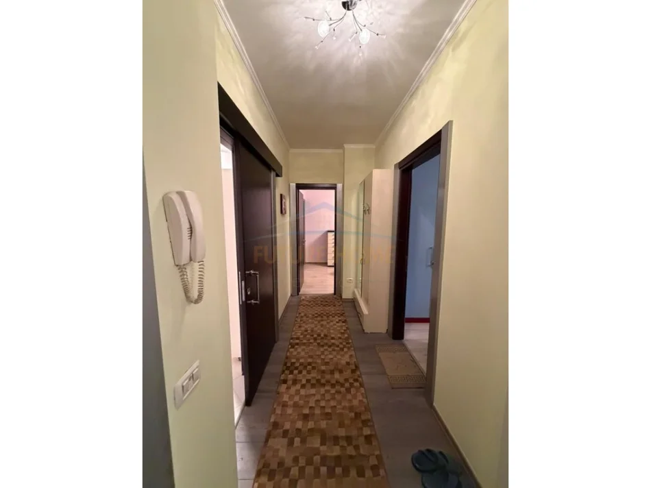 Tirane, shitet apartament 2+1+Aneks+Ballkon Kati 4, 105 m² 325.000 € (Rruga e Barrikadave)