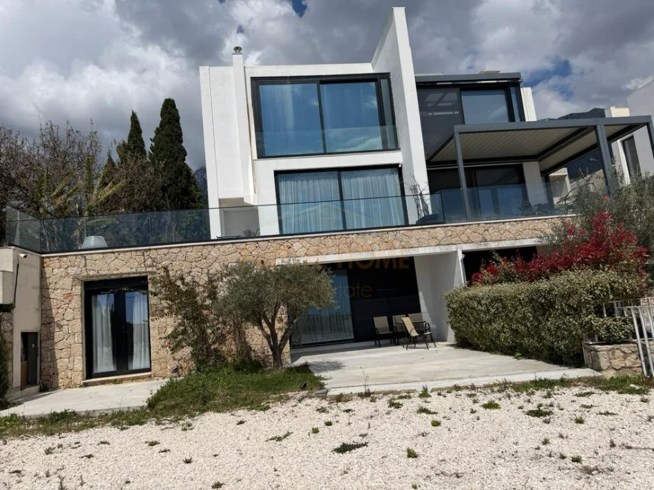 Vlore, shitet apartament 2+1 , 146 m² 420.000 € (Drimadhe)