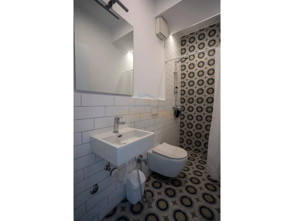 Tirane, Shitet Apartament 1+1  (I ndare ne 2 Garsoniere)   Kati 4, 74 m² 164.000 €    (Rruga Siri Kodra)