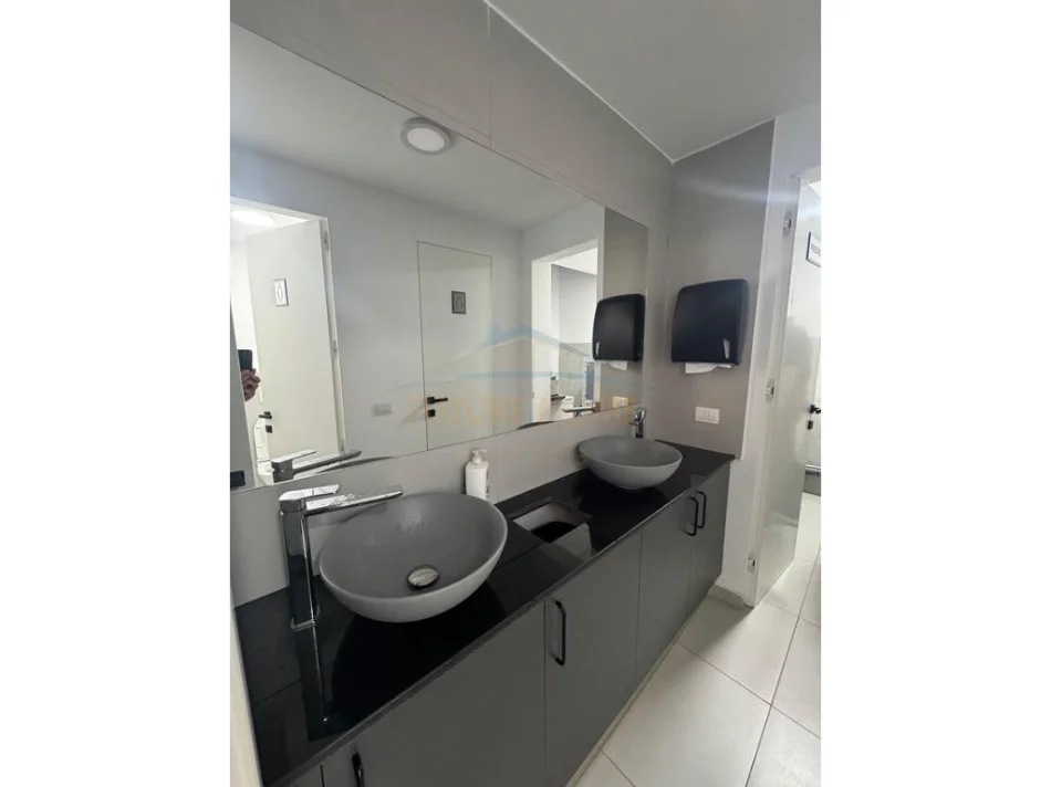 Tirane, shitet ambjent biznesi Kati 0, 107 m² 399.000 € (ASL 2)