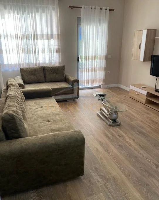 Tirane, jepet me qera apartament 2+1 Kati 2, 90 m² 600 € (brryli)