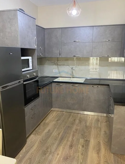 Tirane, jepet me qera apartament 2+1 Kati 2, 90 m² 600 € (brryli)