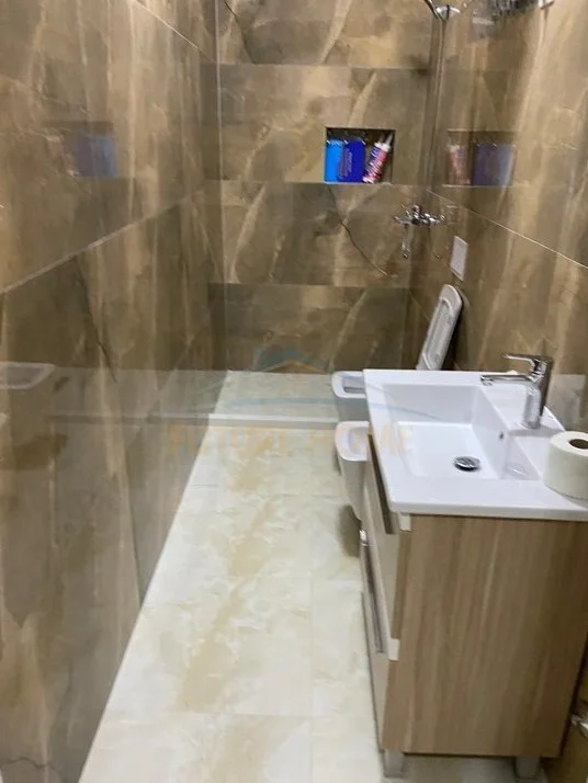 Tirane, jepet me qera apartament 2+1 Kati 2, 90 m² 600 € (brryli)