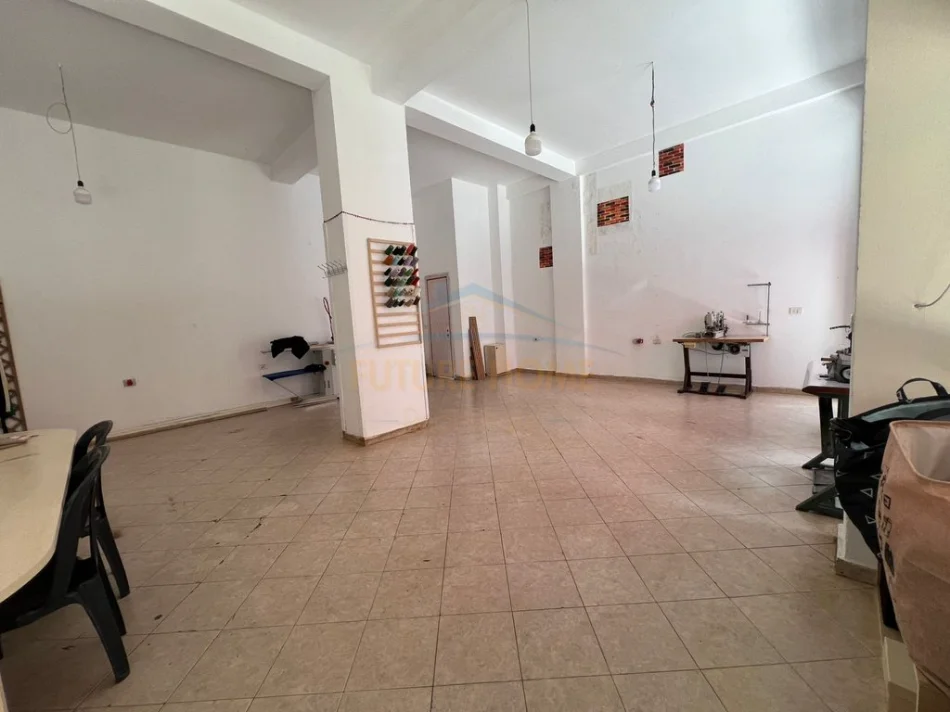 Tirane, jap me qera ambjent biznesi Kati 0, 70 m² 700 € (Myslym Shyri.)