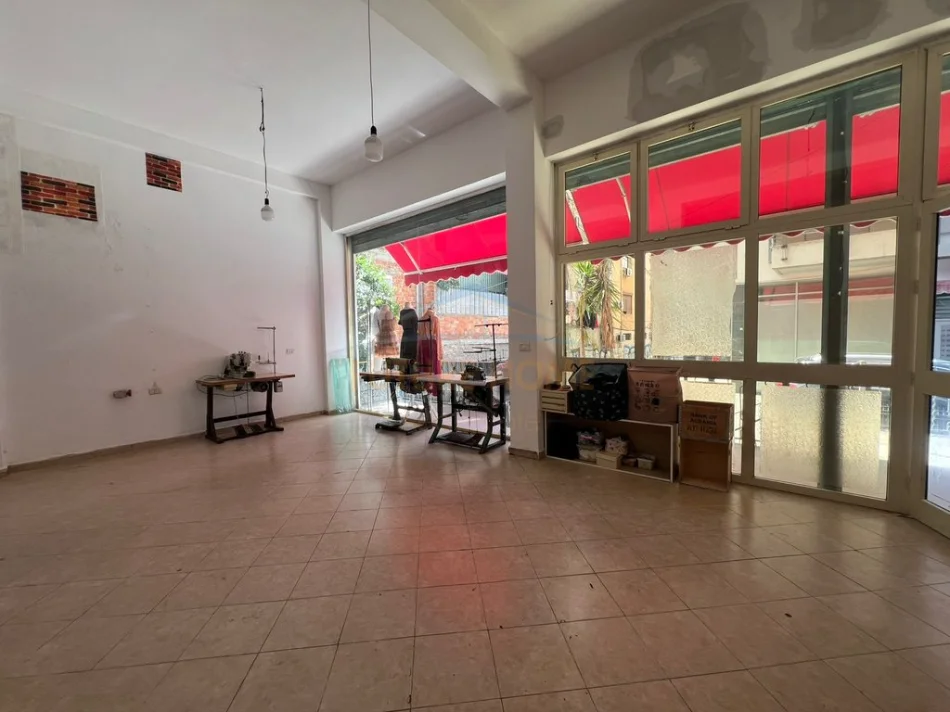 Tirane, jap me qera ambjent biznesi Kati 0, 70 m² 700 € (Myslym Shyri.)