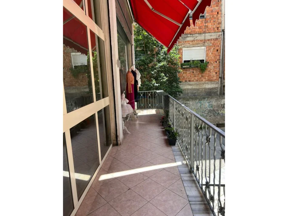 Tirane, jap me qera ambjent biznesi Kati 0, 70 m² 700 € (Myslym Shyri.)