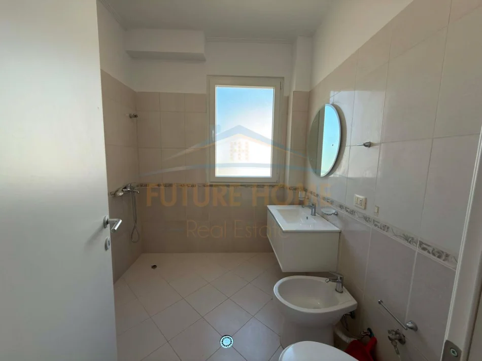 Tirane, shitet apartament 2+1+Ballkon Kati 4, 74 m² 135.000 € (Unaza e Re)