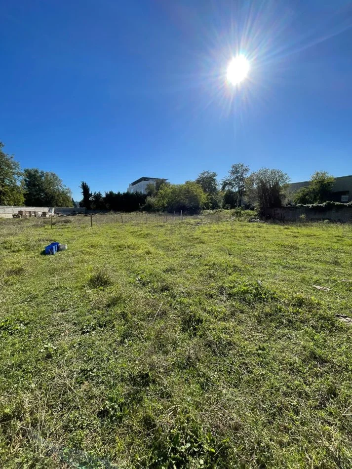 Tirane, shitet toke , 700 m² 150.000 € (Kashar)