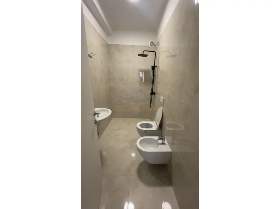 Tirane, jepet me qera apartament 2+1 Kati 4, 103 m² 700 € (Grand Gallery)