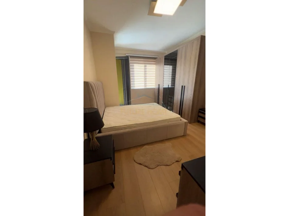 Tirane, jepet me qera apartament 2+1 Kati 4, 103 m² 700 € (Grand Gallery)
