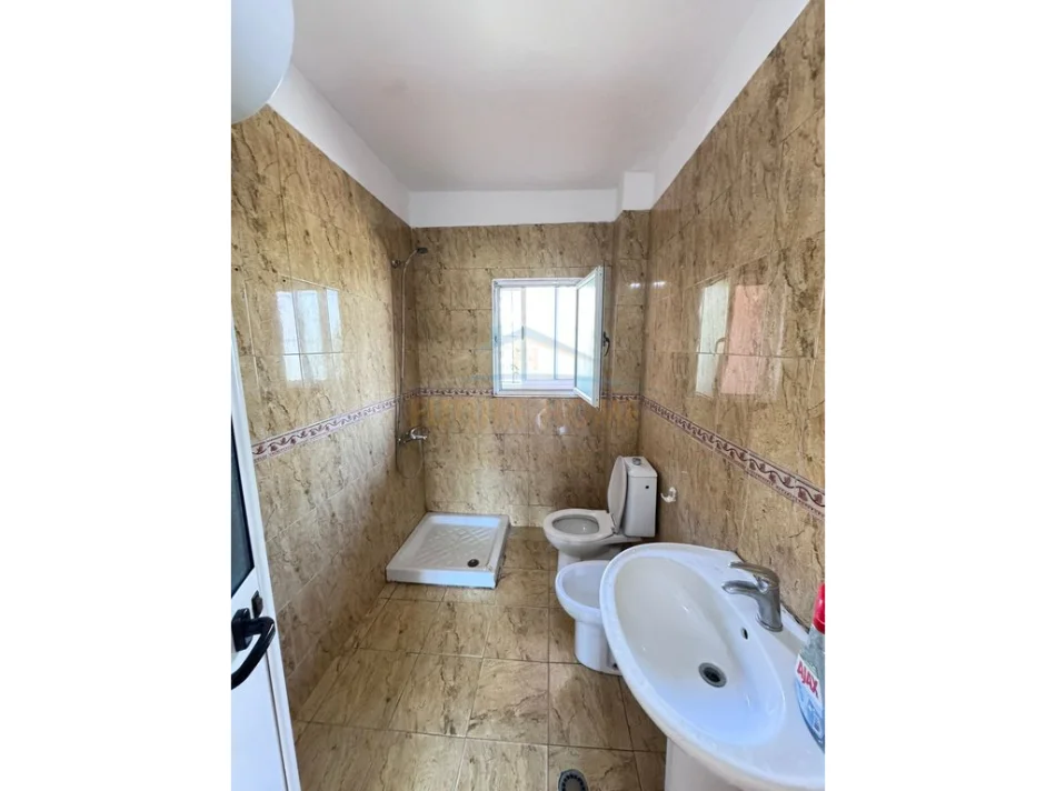 Tirane, shitet apartament 1+1+Ballkon Kati 2, 58 m² 123.000 € (Rruga Irfan Tomini)