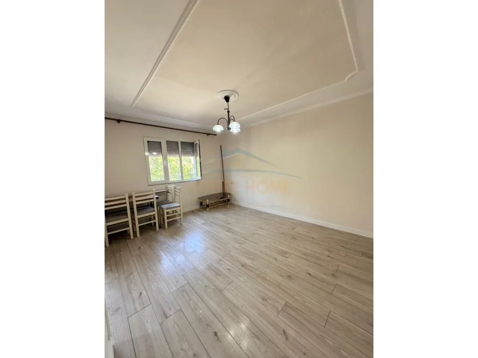 Tirane, shitet apartament 1+1+Ballkon Kati 2, 58 m² 123.000 € (Rruga Irfan Tomini)