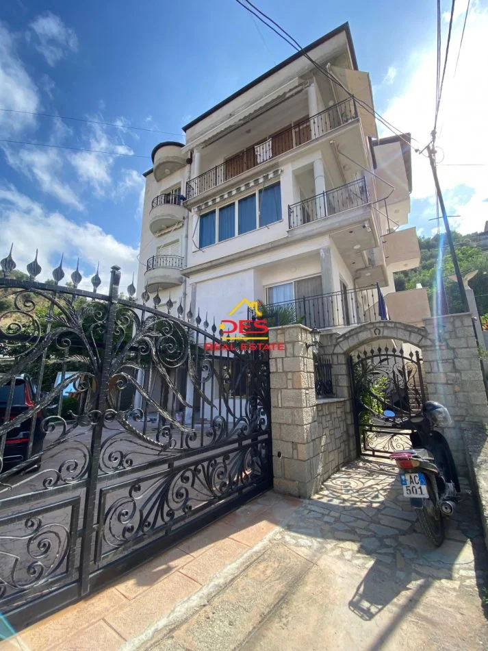 Vlore, shitet apartament 3+1+Ballkon Kati 3, 220 m² 180.000 € (Rruga sulejman Delvina)