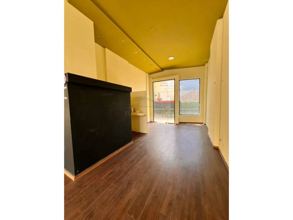 Tirane, jap me qera ambjent biznesi Kati 0, 75 m² 1.000 € (Rruga Pjeter Budi, Tirane,)