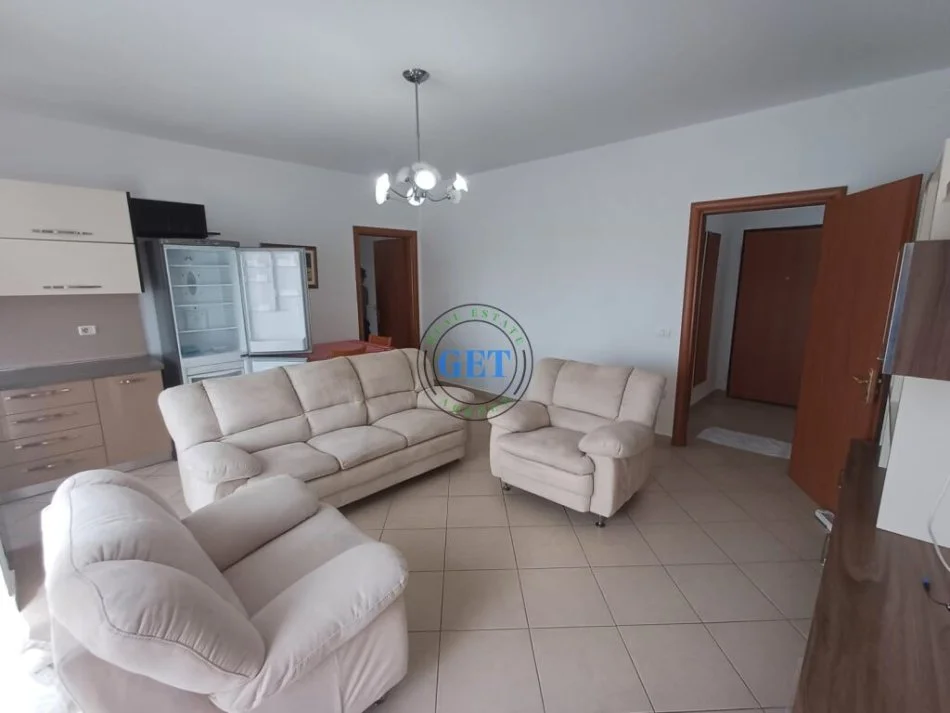 Durres, jepet me qera apartament 2+1 Kati 8, 105 m² 350 € (Tek Kazazi, Durres)