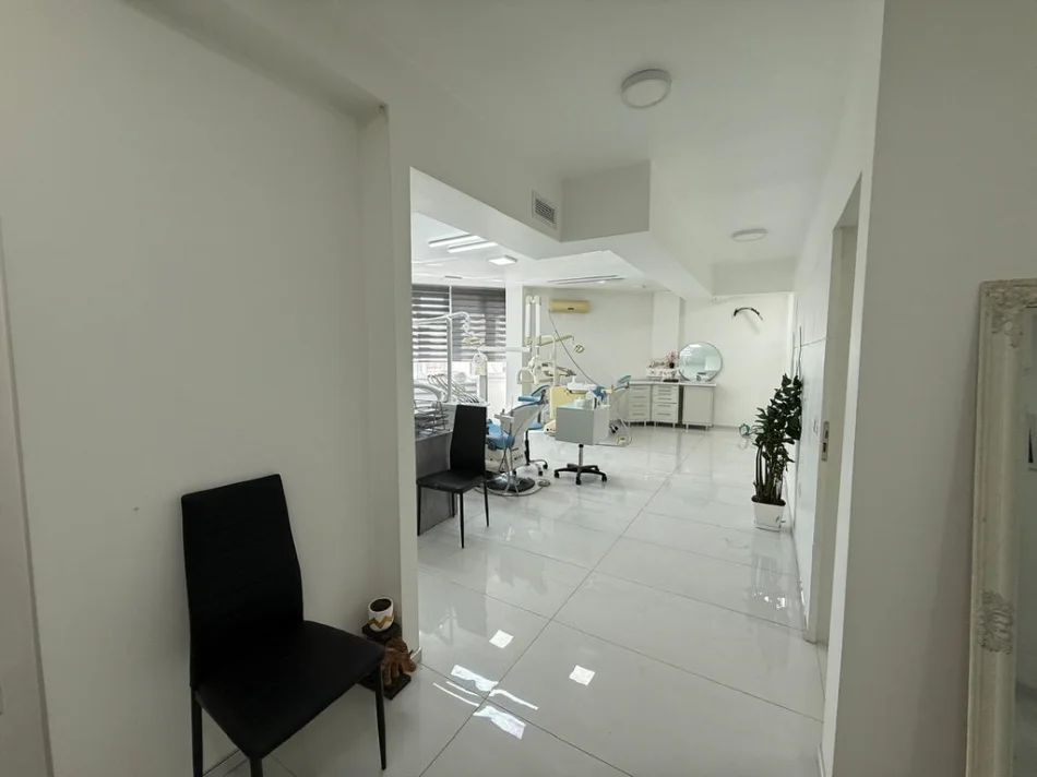 Tirane, shitet ambjent biznesi Kati 1, 275.000 € (Zogu i Zi,)