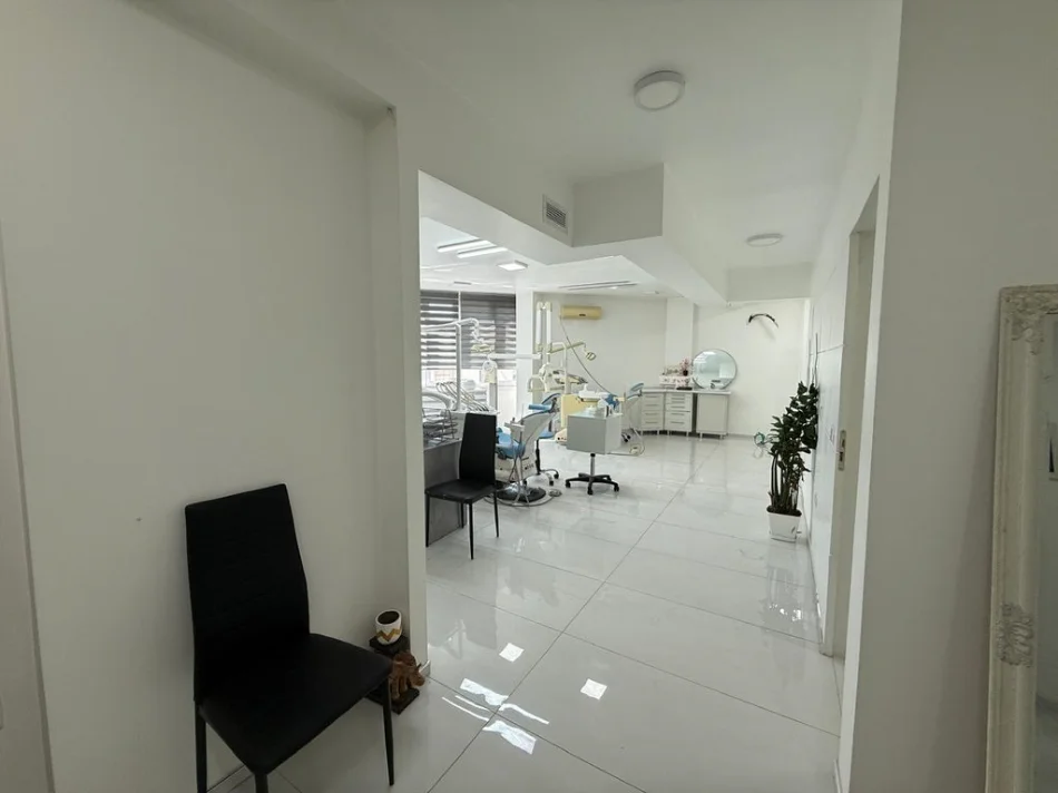 Tirane, shes ambjent biznesi Kati 1, 74 m² 275.000 € (Zogu i Zi, Tirane.)