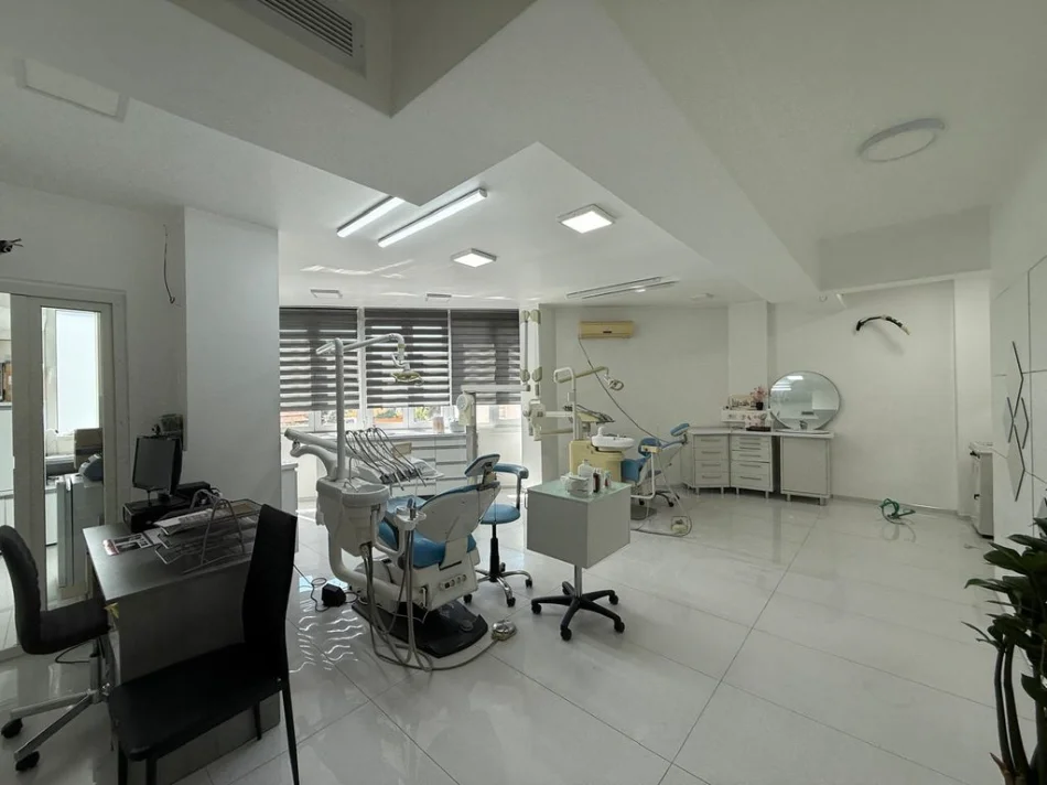 Tirane, shes ambjent biznesi Kati 1, 74 m² 275.000 € (Zogu i Zi, Tirane.)