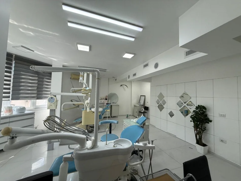 Tirane, shes ambjent biznesi Kati 1, 74 m² 275.000 € (Zogu i Zi, Tirane.)