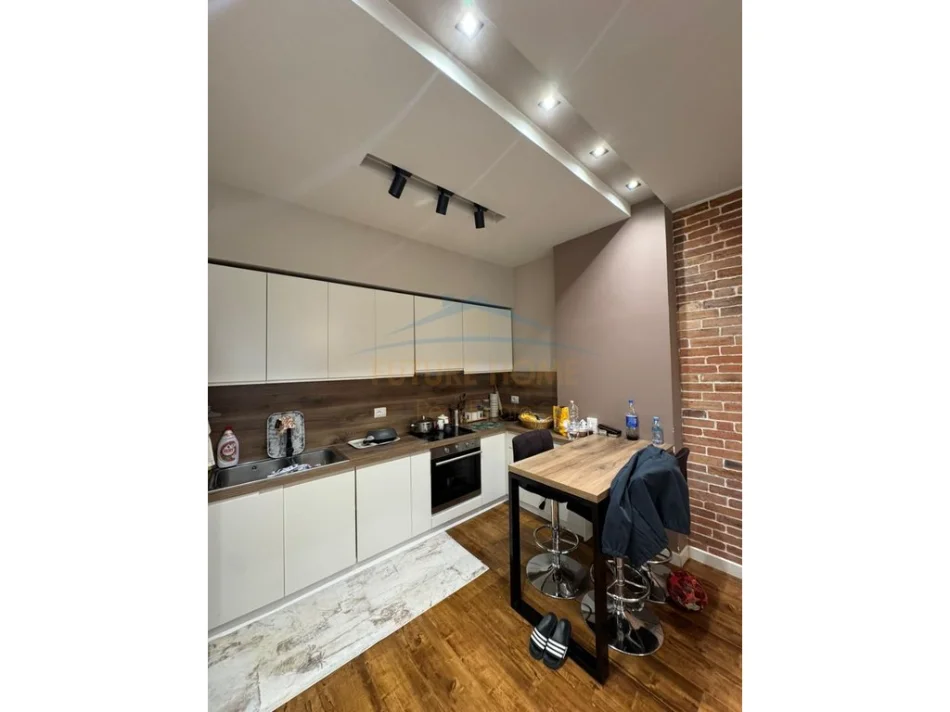 Tirane, shitet apartament 2+1+Ballkon Kati 1, 104 m² 188.000 € (Unaza e re)