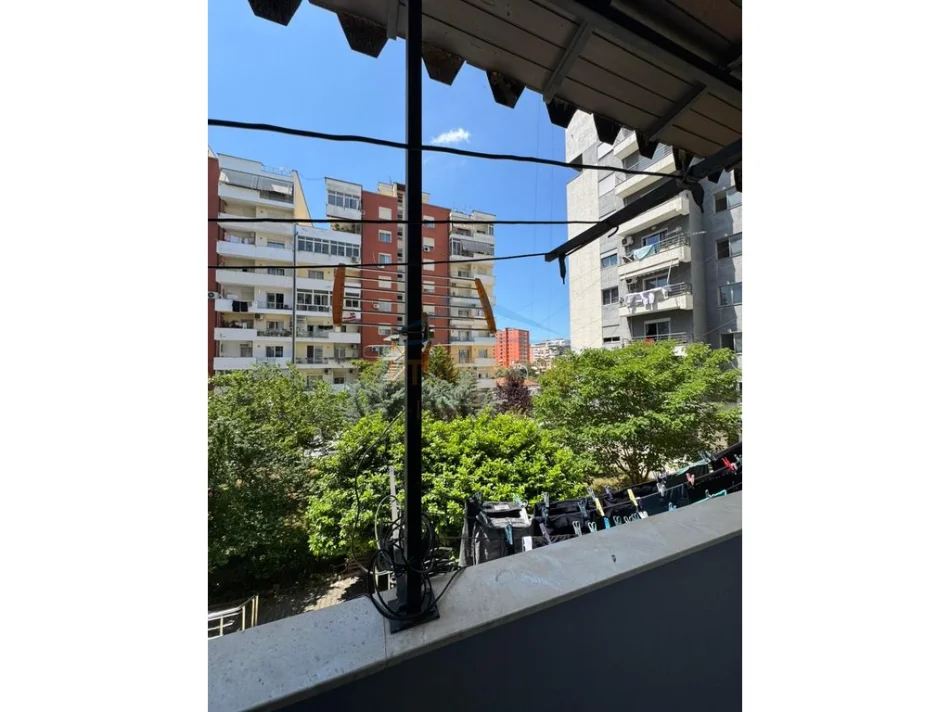 Tirane, shitet apartament 2+1+Ballkon Kati 1, 104 m² 188.000 € (Unaza e re)