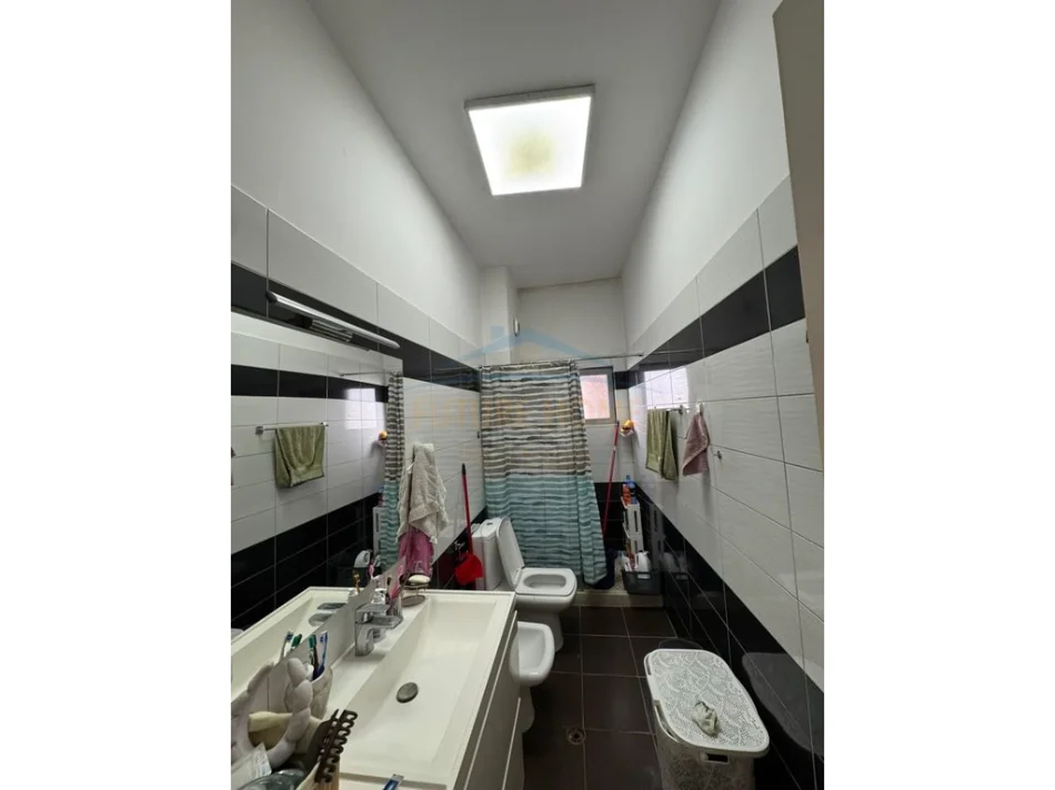 Tirane, shitet apartament 2+1 Kati 1, 104 m² 197.000 € (UNAZA E RE)