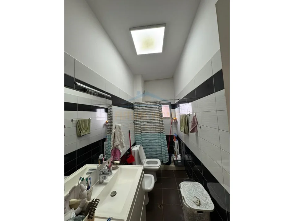 Tirane, shitet apartament 2+1+Ballkon Kati 1, 104 m² 188.000 € (Unaza e re)