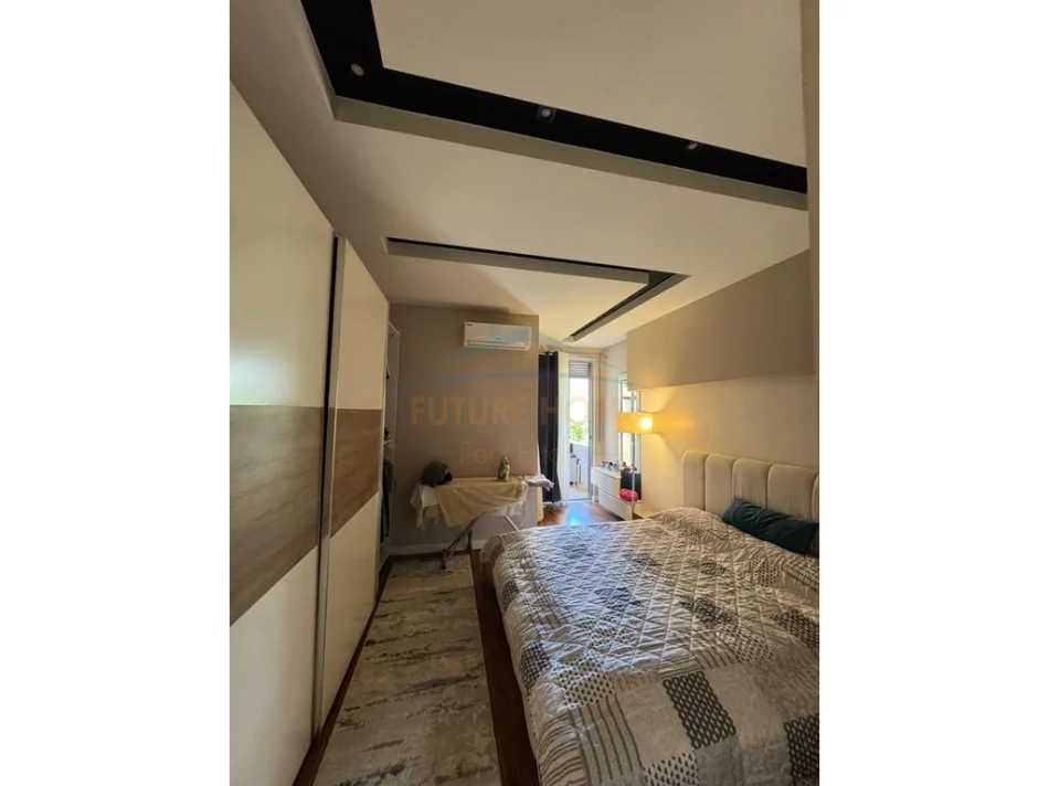 Tirane, shitet apartament 2+1 Kati 1, (UNAZA E RE)