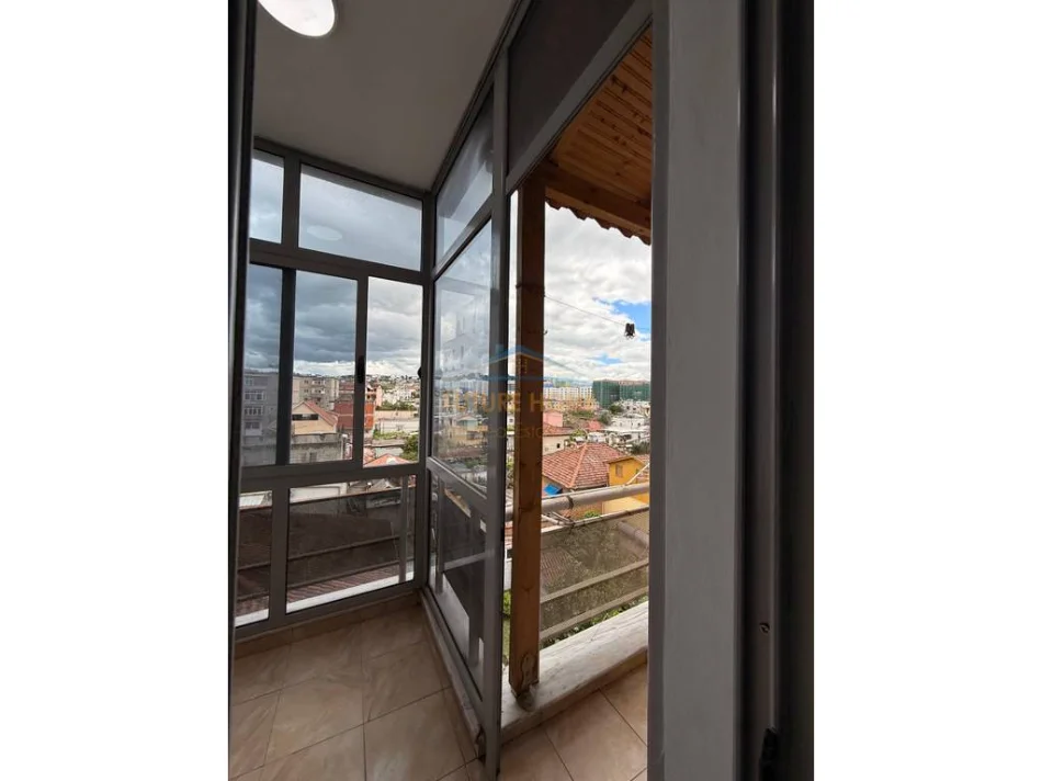 Tirane, shitet apartament 1+1+Ballkon Kati 5, 65 m² 135.000 € (Tregu Elektrik)