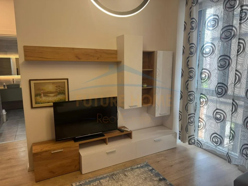 Tirane, jepet me qera apartament 1+1 Kati 5, 55 m² 600 € (Ish Fusha e Aviacionit)