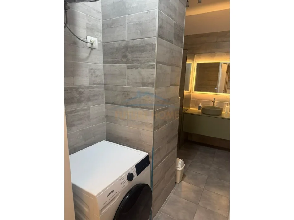 Tirane, jepet me qera apartament 1+1 Kati 5, 62 m² 600 € (Fusha e Aviacionit)